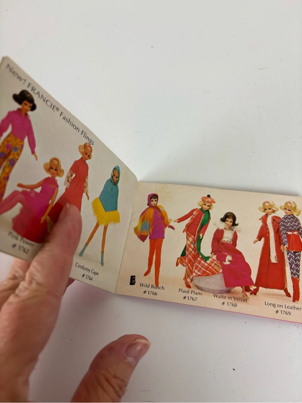 VTG 70s BARBIE DOLL Mattel-Living Barbie & Skipper Doll Mini -Fashion Booklet